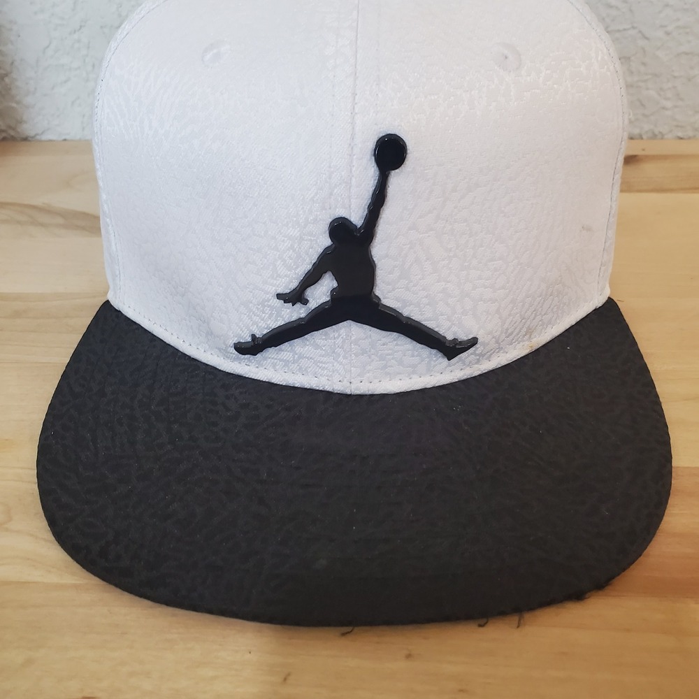 Nike Air Jordan Youth Hat White Elephant Print Snapback Cap 617846-001